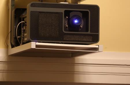 PREVZEM PROJEKTORJA V KD CERKNICA 02 FOTO LJUBO VUKELIČ